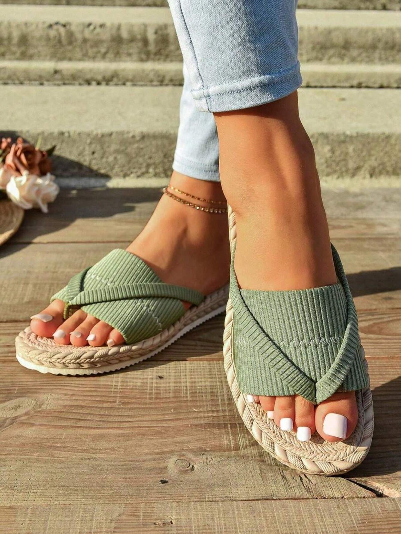 CAMILLA | COMFORTABLE CRISS-CROSS FLAT SANDALS