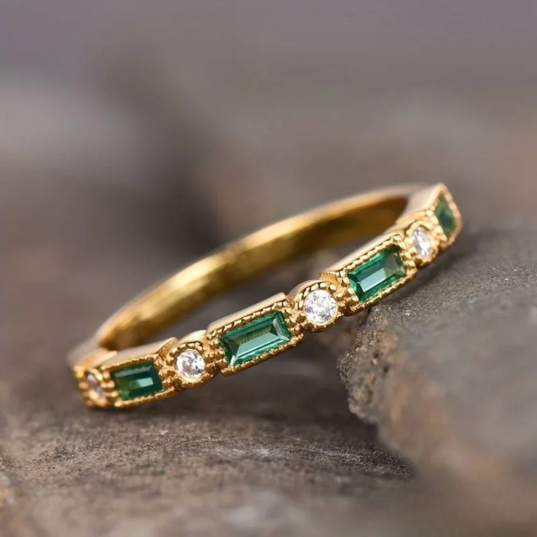 Gold ring with vintage green zirconia inlay
