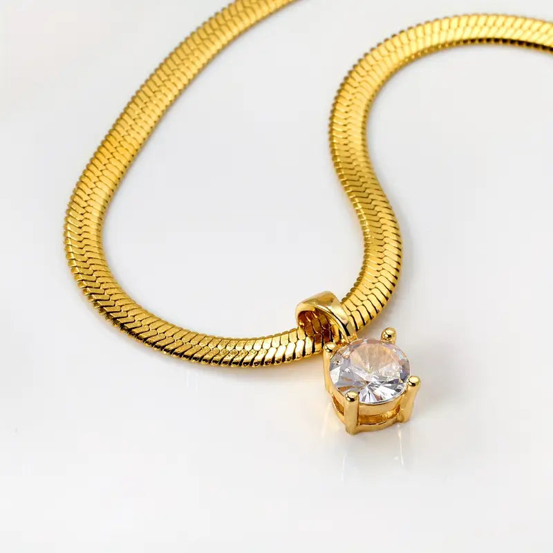 Elegant necklace with rhinestone pendant | Gold