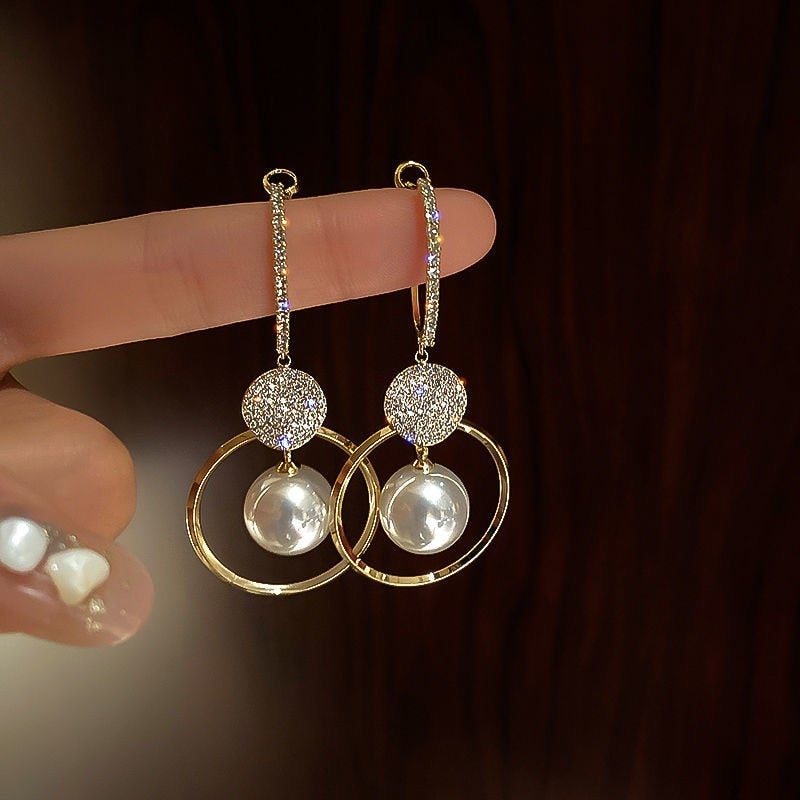 KADITA | ELEGANT PEARL EARRINGS