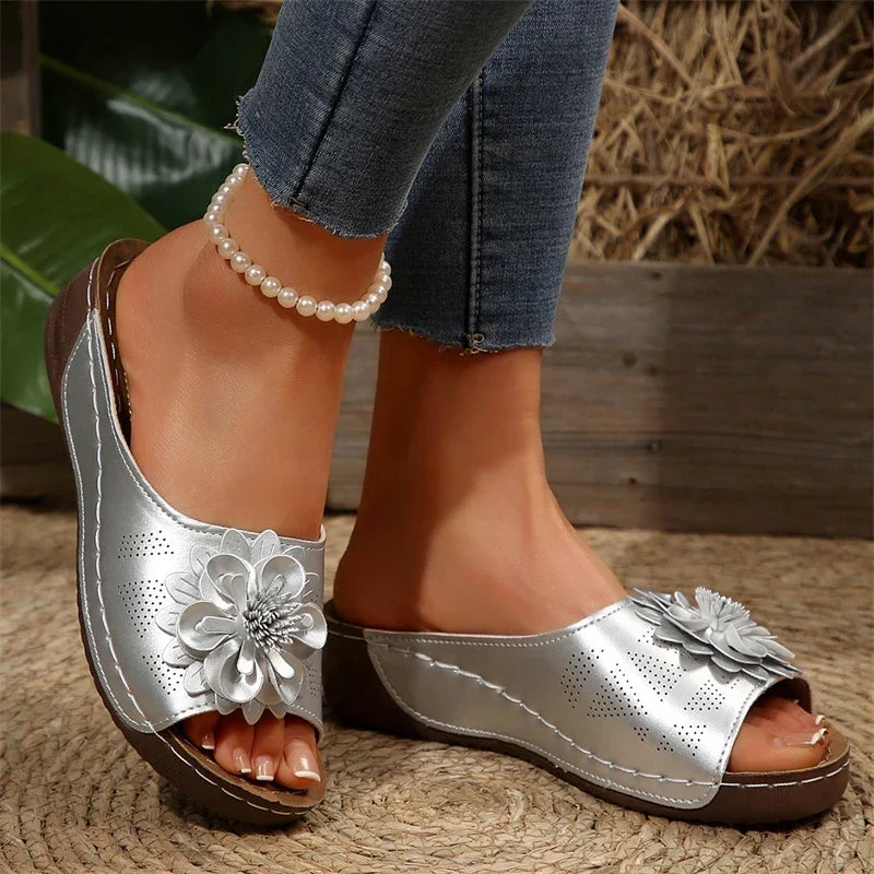 REGINE | STYLISH ORTHOPEDIC FLOWER SANDALS