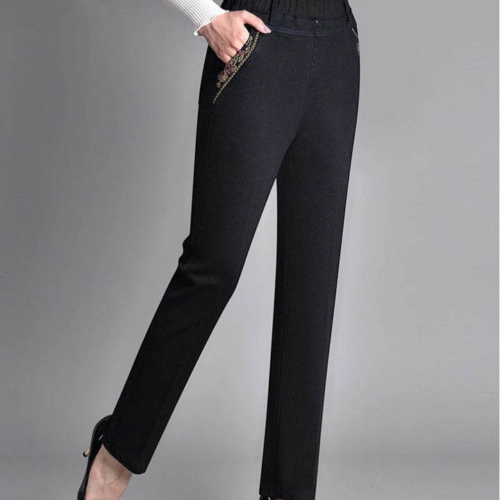 Women's Casual Straight Leg Jeans with Elastic Waist and Pockets