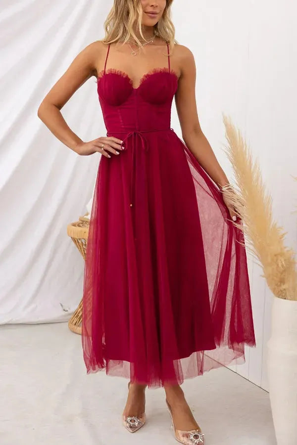 Women's Elegant Sleeveless Midi Wedding Guest Dress with Sweetheart Neckline