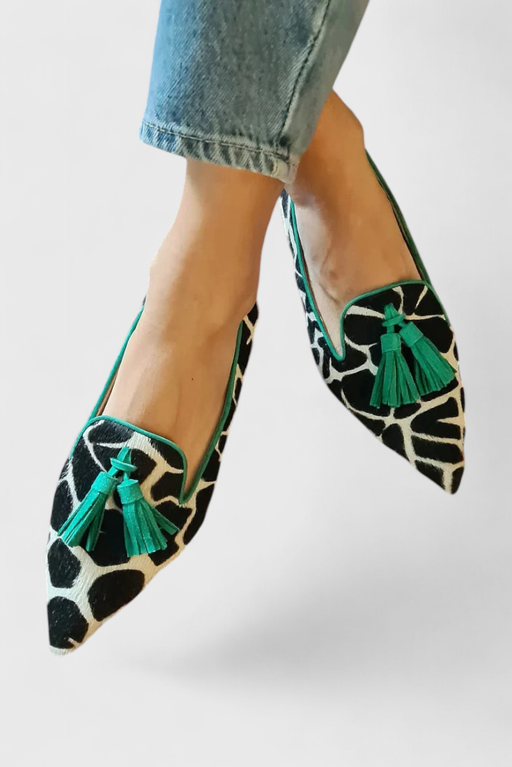 Fermina Elegant Loafers with Pointed Toe and Bicolor Design