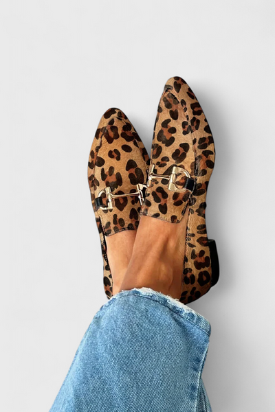 Lluvia Elegant Loafers with Engraved Pattern and Thin Heel